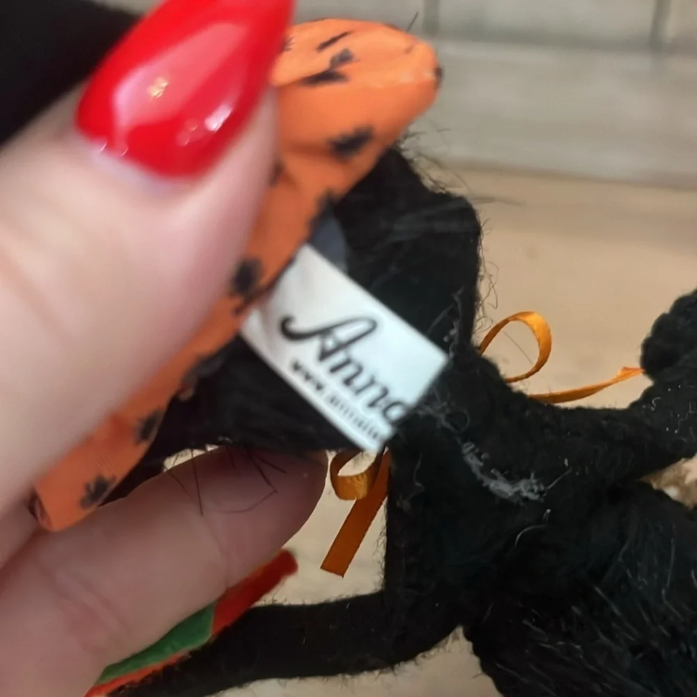 Annalee Witch Cat “Midnight Ride Kitty” Pumpkin Broom Hat